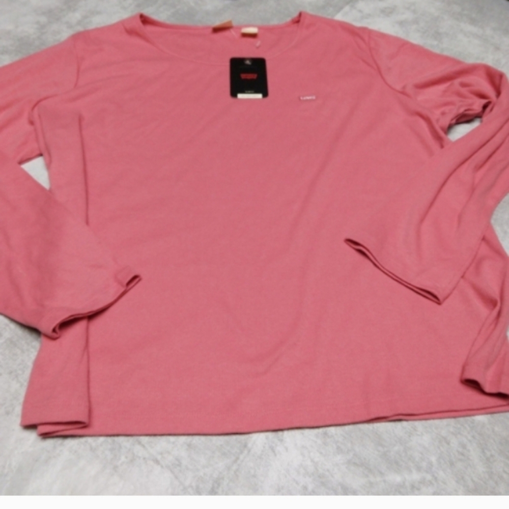 Levi's Women's Long Sleeve Crewneck Top in Rose Pink